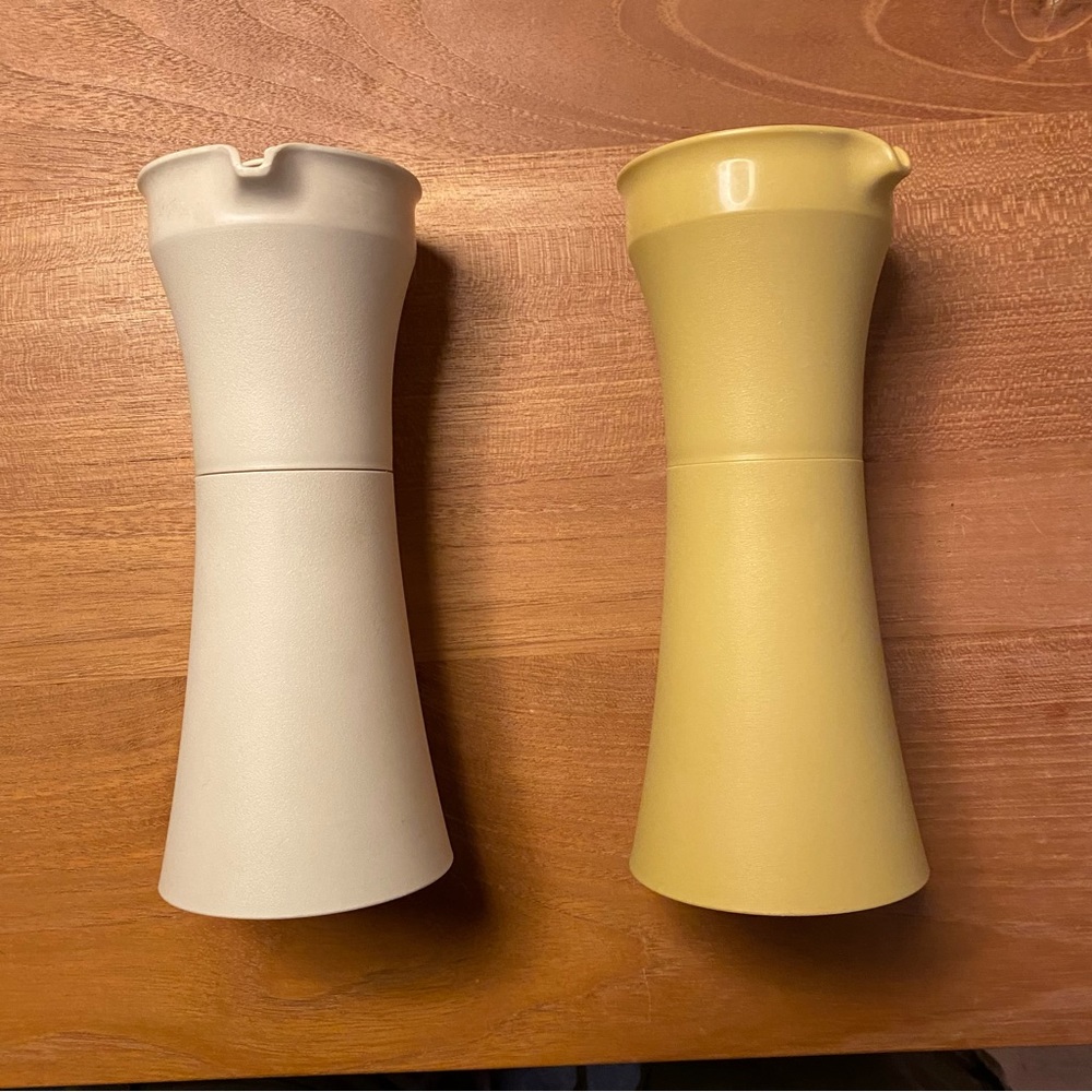 bundle 2 for 15$ Tupperware vintage oil and vinegar